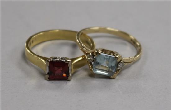 Two gold and gem set dress rings, 18ct(1) and 9ct(1).